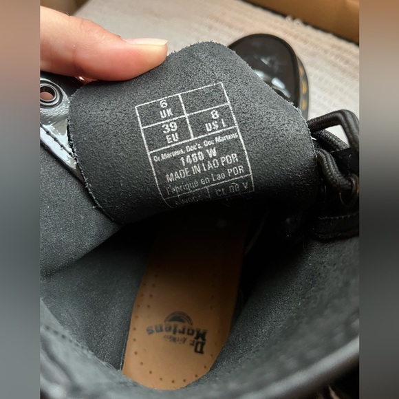 New DR. Martens Smooth Leather 1460 8 -Eye Boot Combat Women’s 8 Shoes Bootie - Picture 5 of 8